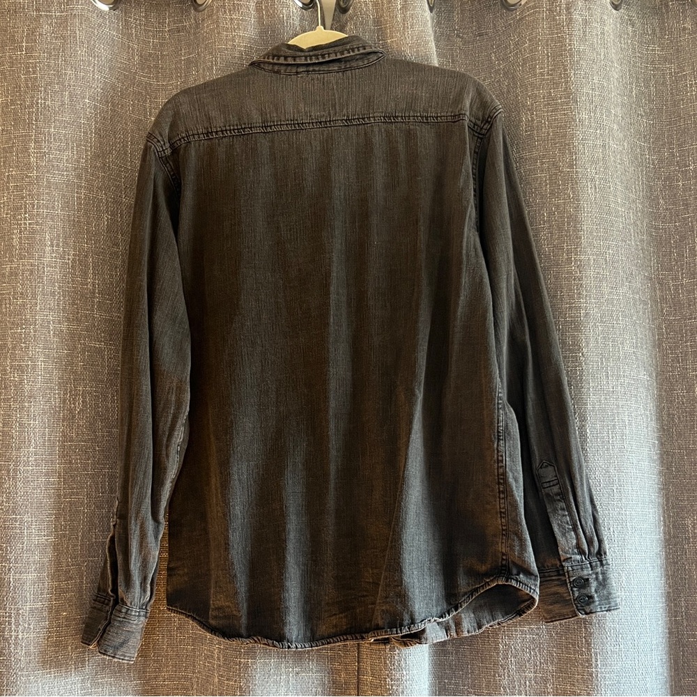 Levi’s Men’s black/gray denim button down shirt with branded buttons - Large - Picture 8 of 14